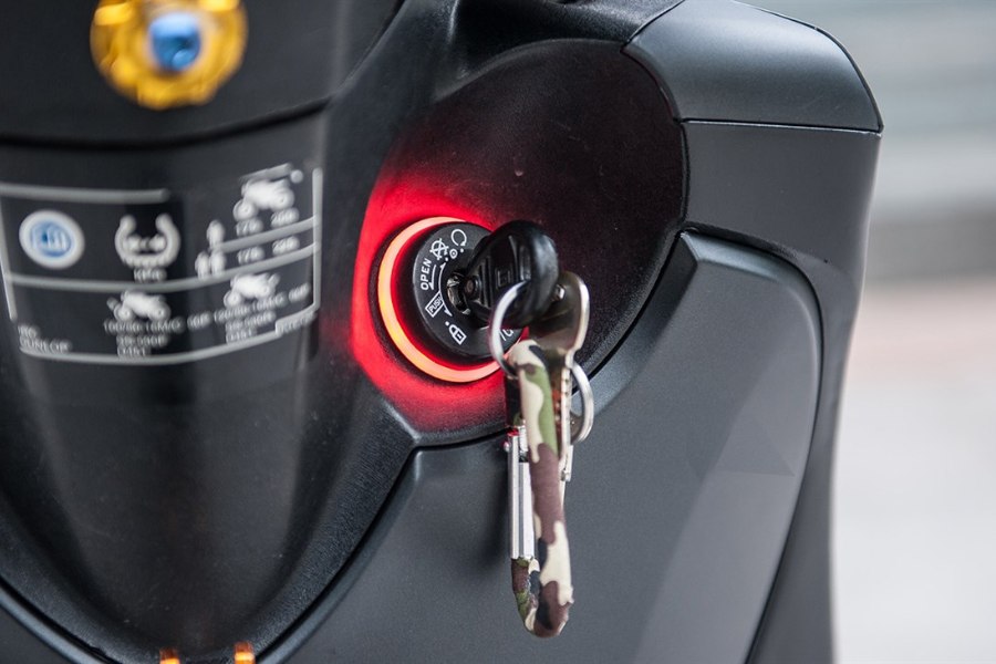 Bật khóa nhưng xe không sáng đèn và không hoạt động