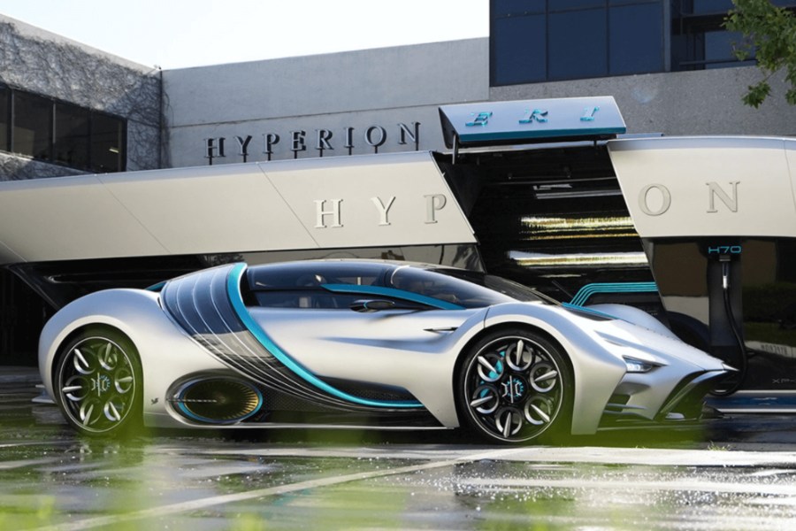 FCEV hoạt động bằng cách chuyển đổi khí hydro thành điện năng trong pin nhiên liệu