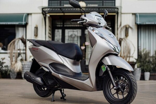 Xe máy xăng vận hành mạnh mẽ, phù hợp đường dài