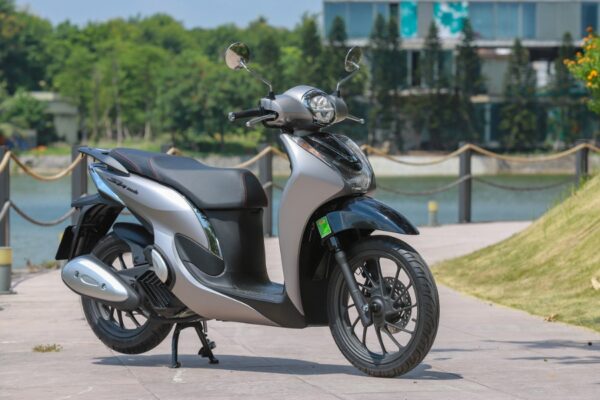 Xe máy xăng hợp cho người thường xuyên đi xa, cần tiếp nhiên liệu nhanh