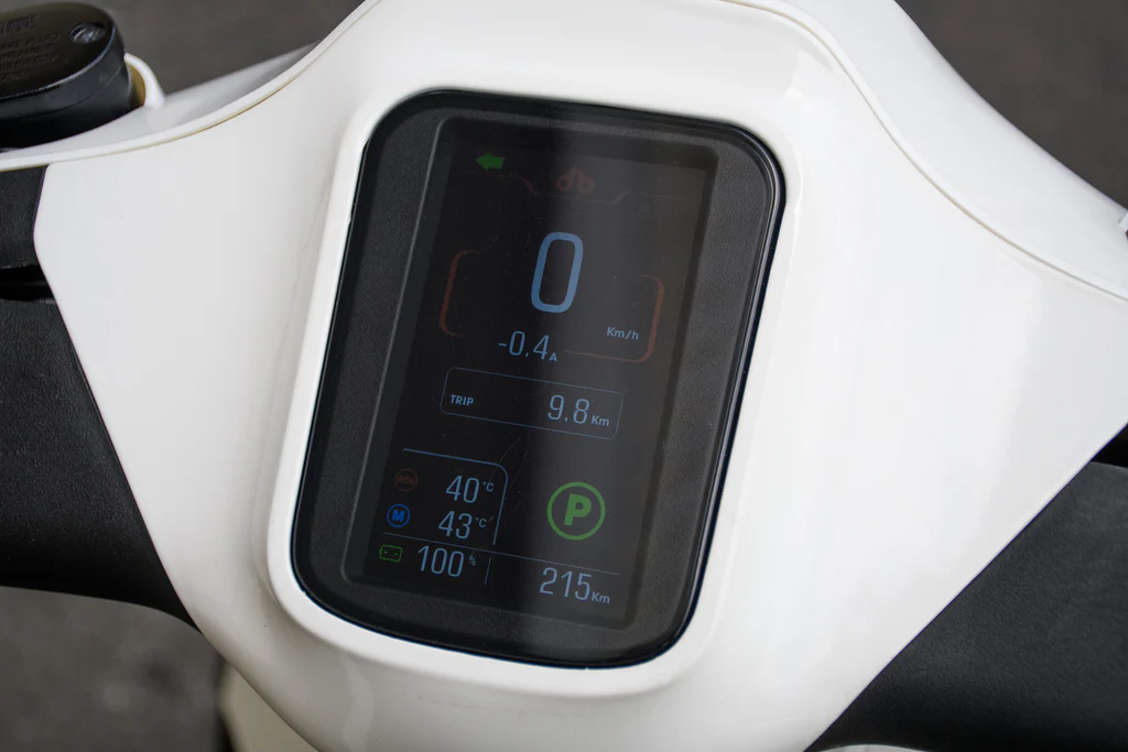 Màn hình Dat Bike Quantum All White