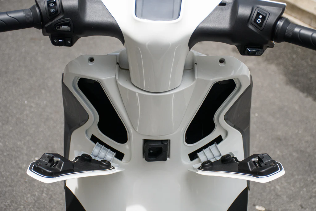 Cốp xe Dat Bike Quantum All White
