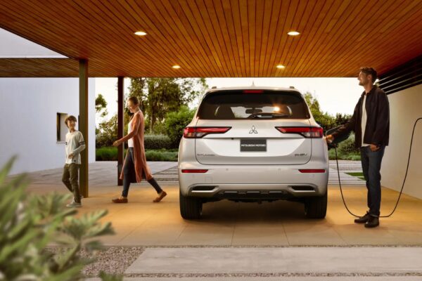 PHEV là gì? Tất tần bạn cần biết về dòng xe lai điện