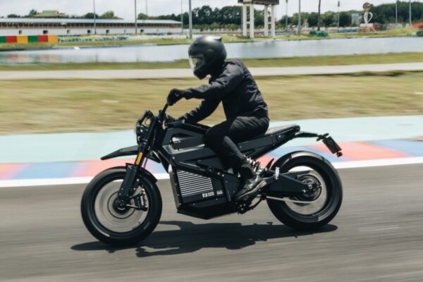 Nuen N1-S là xe điện cao cấp sạc nhanh chỉ 1 giờ đầy pin 8 kWh