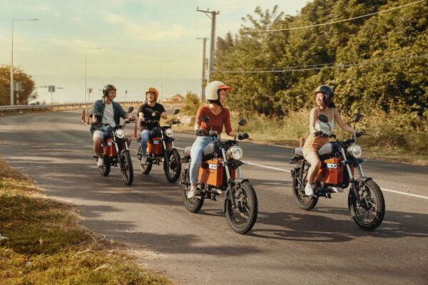 Hãy dựa trên quãng đường đi được, thiết kế, pin bền, dịch vụ hậu mãi và giá cả