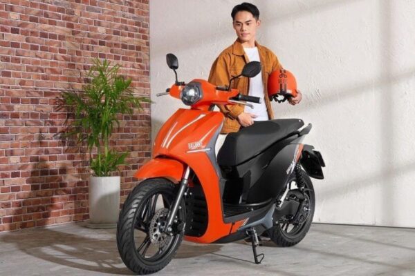 Quãng đường đi được, hiệu năng, pin sạc, thiết kế, giá bán và hậu mãi là những tiêu chí cần quan tâm khi chọn mua một chiếc xe máy điện