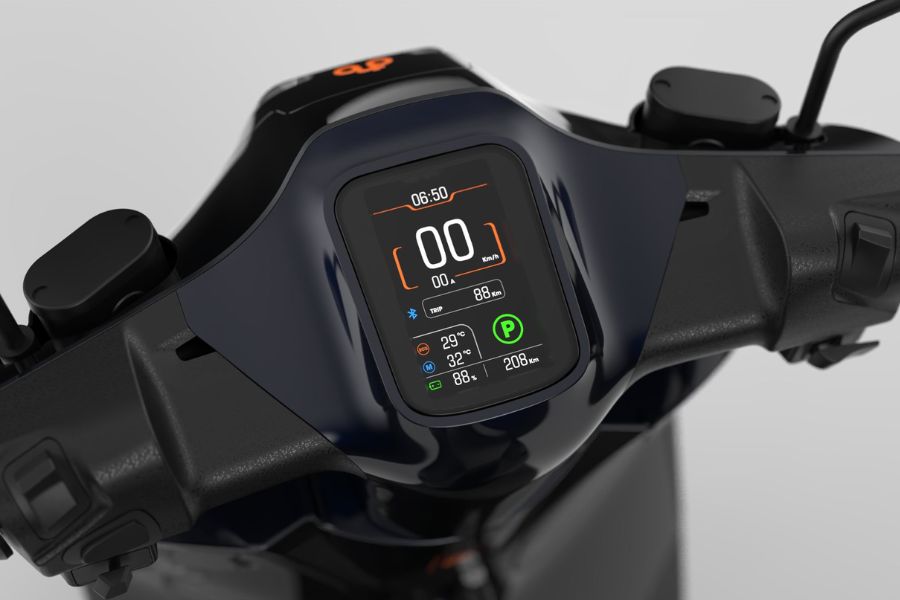 Định vị xe máy trên điện thoại hoạt động dựa trên GPS kết hợp với kết nối Internet để truyền dữ liệu vị trí