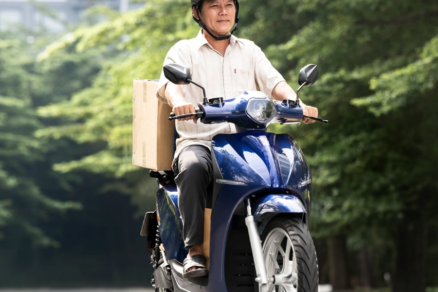 Giữ phanh tạm thời khi xe đứng trên dốc, giúp người lái khởi hành an toàn mà không bị trôi ngược