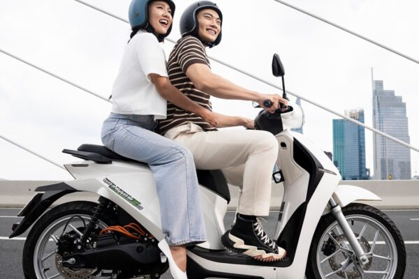 Thoải mái và an tâm di chuyển cùng xe máy điện Dat Bike