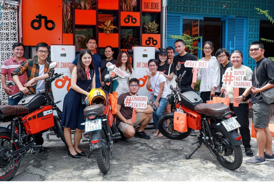 Thời gian sạc đầy xe điện Dat Bike dao động từ 2h30phút đến 7 giờ