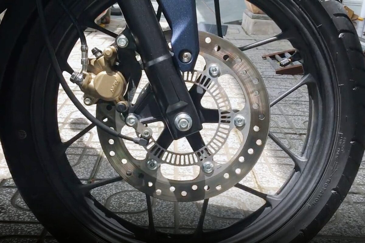 Phanh ABS là gì? Cấu tạo, nguyên lý và cách sử dụng phanh hiệu quả