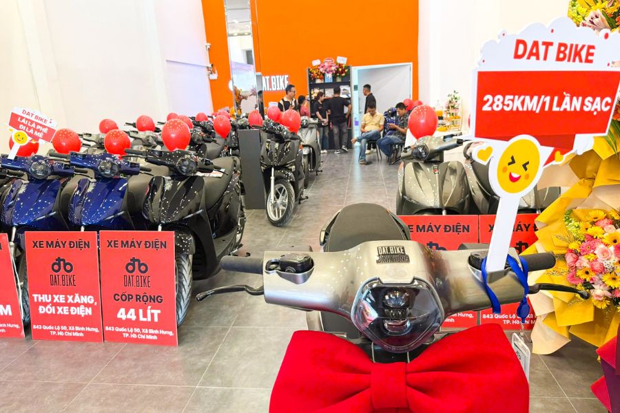 Xe máy điện Dat Bike có tốc độ đến 100km/h