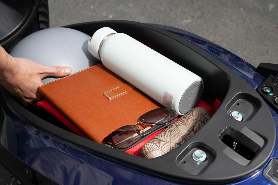 Cốp xe máy điện Dat Bike Quantum S1 có dung tích tới 44 lít