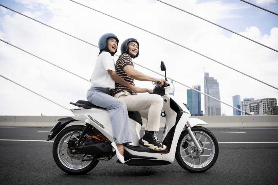 Bằng A1 mới lái xe dưới 125cc hoặc điện dưới 11kW, bằng cũ giữ nguyên quyền lái xe dưới 175cc