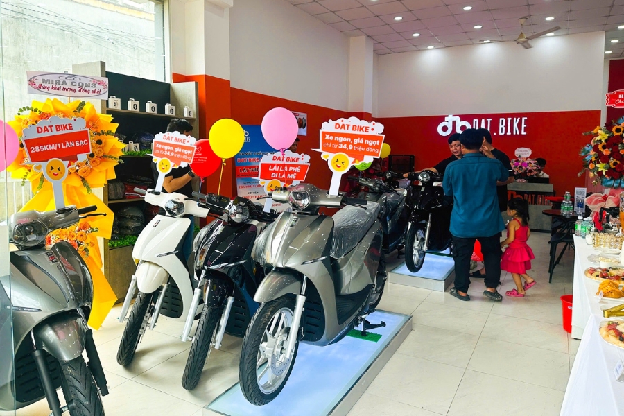 Đến ngay cửa hàng Dat Bike gần nhất để trải nghiệm xe máy điện tốt