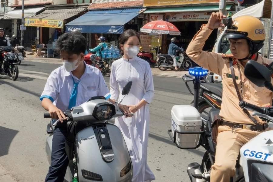 Lỗi không đội mũ bảo hiểm năm 2026 bị phạt tiền từ 400.000đ đến 600.000đ