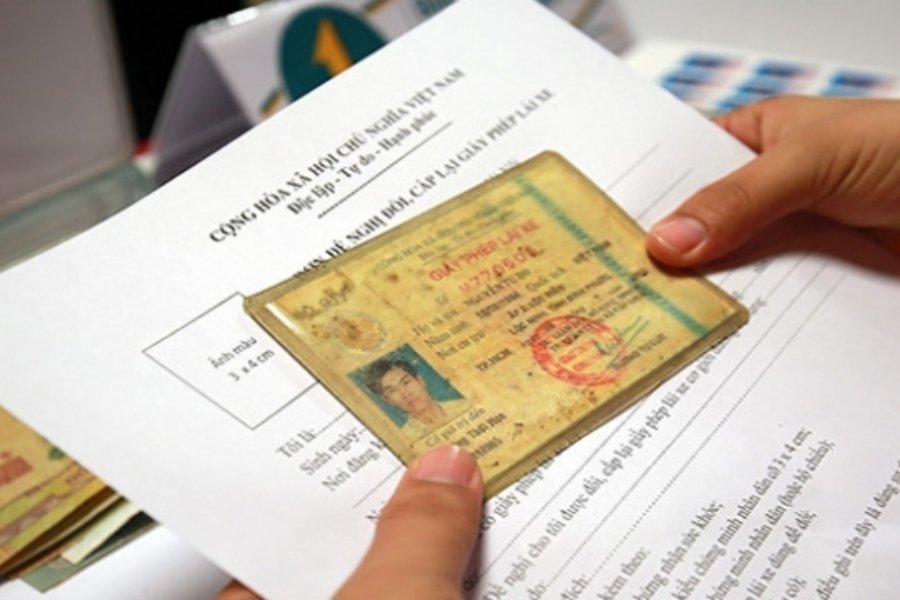 Hồ sơ gồm: Đơn đề nghị cấp lại, bản sao CCCD/Hộ chiếu, Giấy khám sức khỏe người lái xe và hồ sơ gốc Hồ sơ gồm: Đơn đề nghị cấp lại, bản sao CCCD/Hộ chiếu, Giấy khám sức khỏe người lái xe và hồ sơ gốc