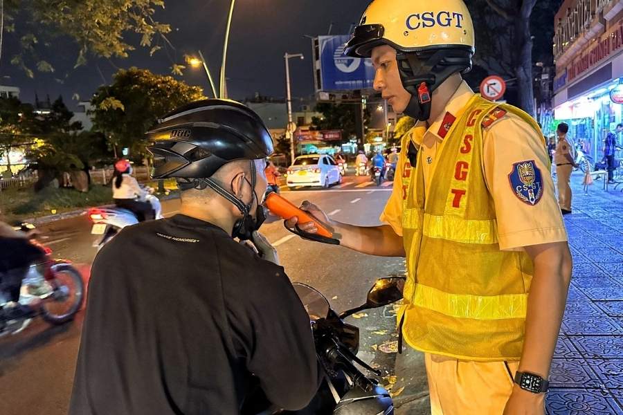 Mức phạt nồng độ cồn xe máy năm 2026 dao động từ 2 - 10 triệu đồng Mức phạt nồng độ cồn xe máy năm 2026 dao động từ 2 - 10 triệu đồng