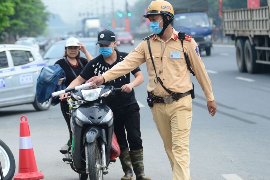 Người có thẩm quyền xử phạt vi phạm hành chính như Cảnh sát giao thông, Thanh tra giao thông Người có thẩm quyền xử phạt vi phạm hành chính như Cảnh sát giao thông, Thanh tra giao thông