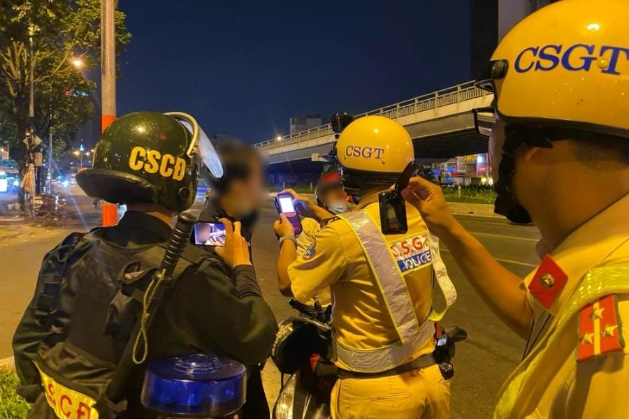 Người điều khiển xe máy điện và xe 50cc vẫn bị xử phạt nồng độ cồn tương đương với xe máy Người điều khiển xe máy điện và xe 50cc vẫn bị xử phạt nồng độ cồn tương đương với xe máy