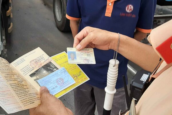 Giấy tờ xe gồm những gì? Cách phân biệt các hạng giấy phép lái xe