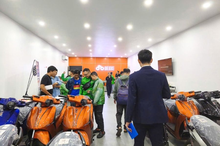 Tuổi Bính Dần 1986 mệnh Hỏa, hợp màu đỏ, cam, xanh lá