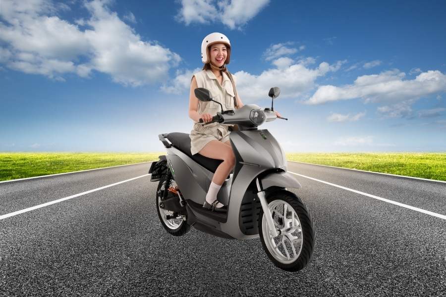 Phối mũ bảo hiểm và phụ kiện cùng tông màu xe Dat Bike giúp tuổi Mão cân bằng năng lượng