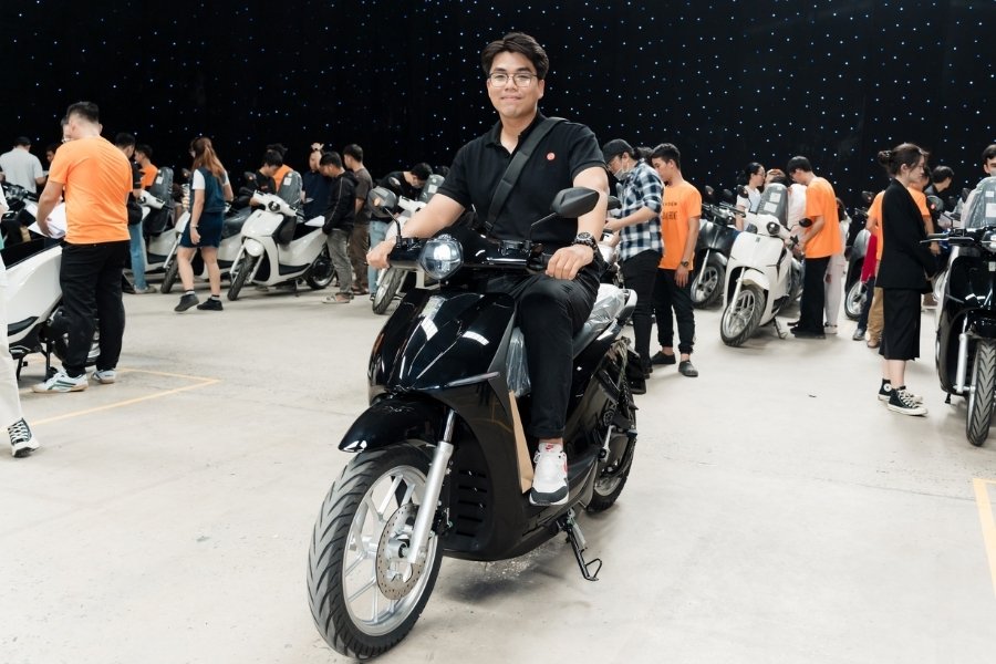 Năm 2026 tuổi Mùi hợp nhất màu xanh lá, đen, xanh dương và cam