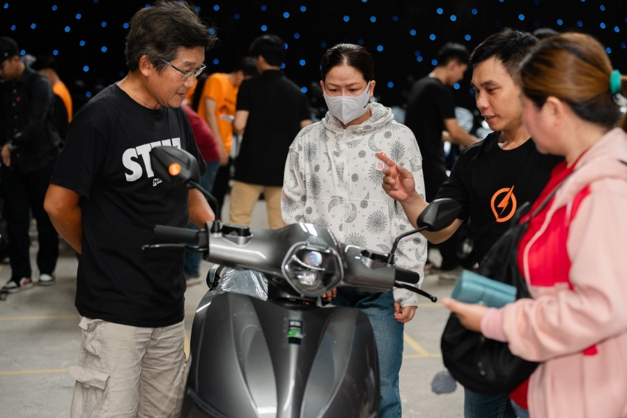 Để hóa giải, bạn nên dùng phụ kiện, tem dán có màu tương sinh hoặc giữ xe Dat Bike luôn sạch đẹp