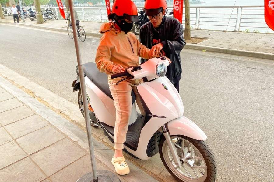 Tuổi Đinh Sửu 1997 hợp nhất với màu trắng, bạc 