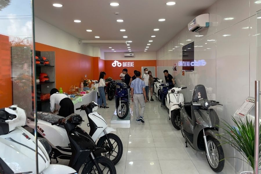 Tùy vào năm sinh và mệnh, tuổi Thìn hợp với hầu hết các màu xe của Dat Bike