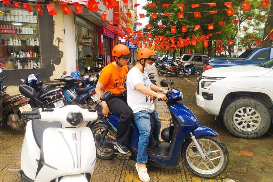 Tuổi Kỷ Tỵ hợp nhất với màu đen, xanh dương
