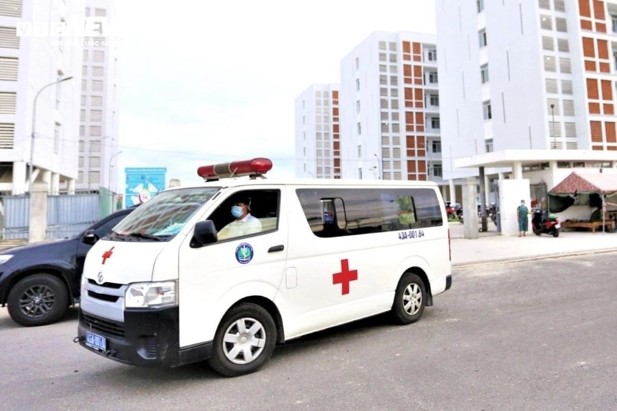 Vượt đèn đỏ không bị phạt khi có lệnh của CSGT, xe ưu tiên làm nhiệm vụ hoặc tình huống khẩn cấp