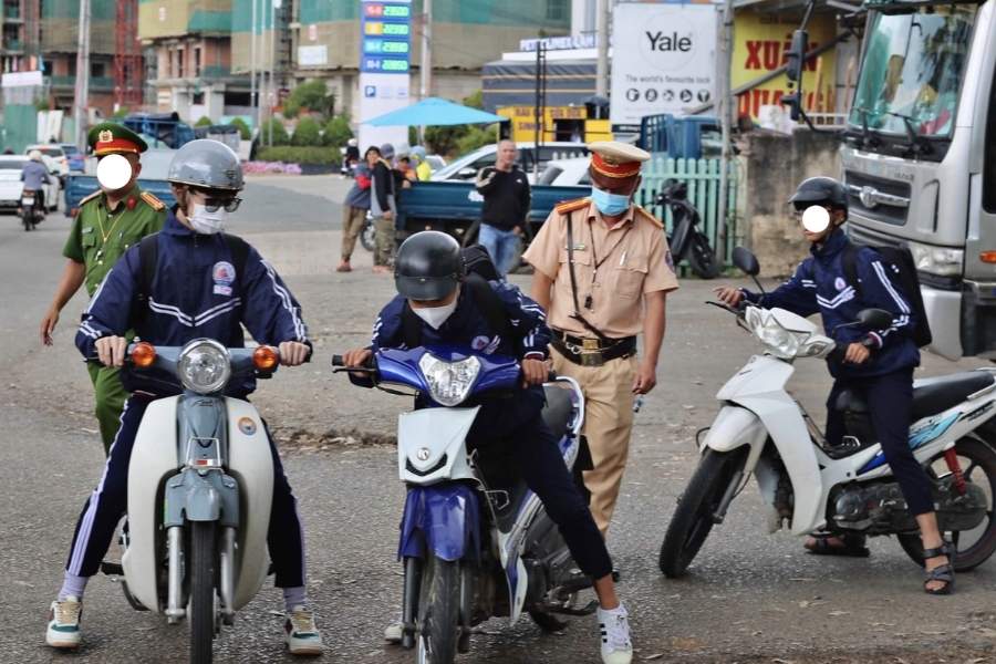 Giao xe 50cc cho người dưới 16 tuổi có thể bị phạt từ 8 đến 10 triệu đồng