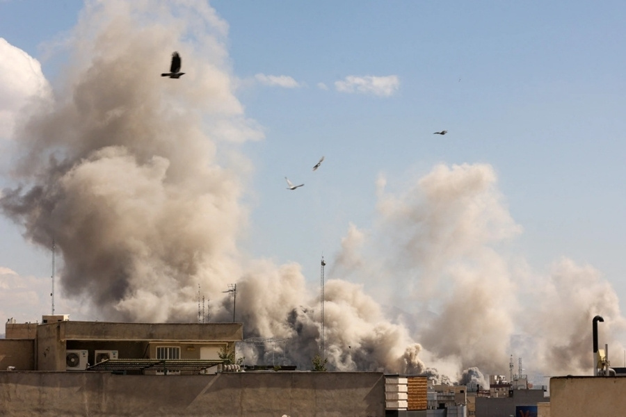 Xung đột quân sự đẩy phí bảo hiểm và giá dầu tăng, gây áp lực lớn lên giá xăng