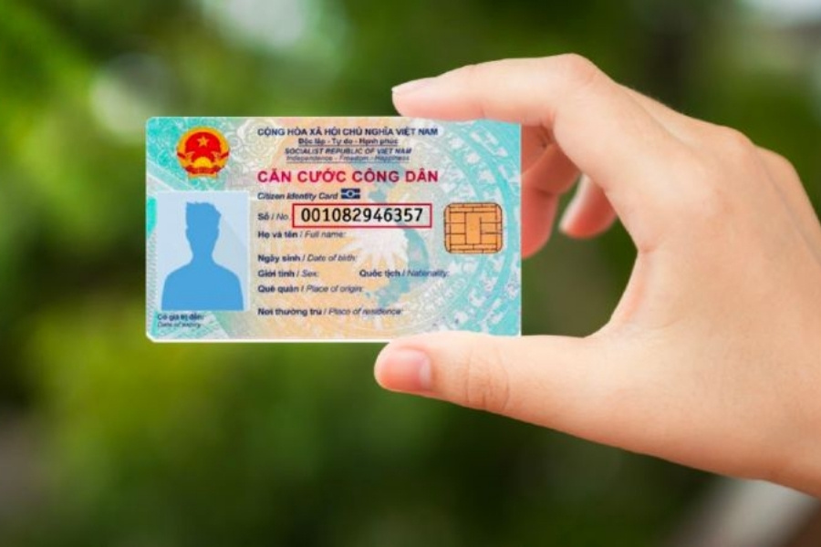 Hồ sơ gồm Giấy khai đăng ký xe, CCCD gắn chíp và mã hồ sơ từ Cổng dịch vụ công