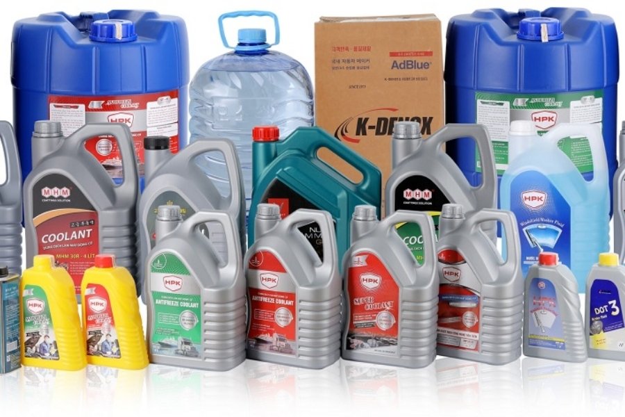 Nước mát phổ biến gồm màu xanh (thay sau 2 năm) và màu hồng/đỏ (độ bền cao hơn)