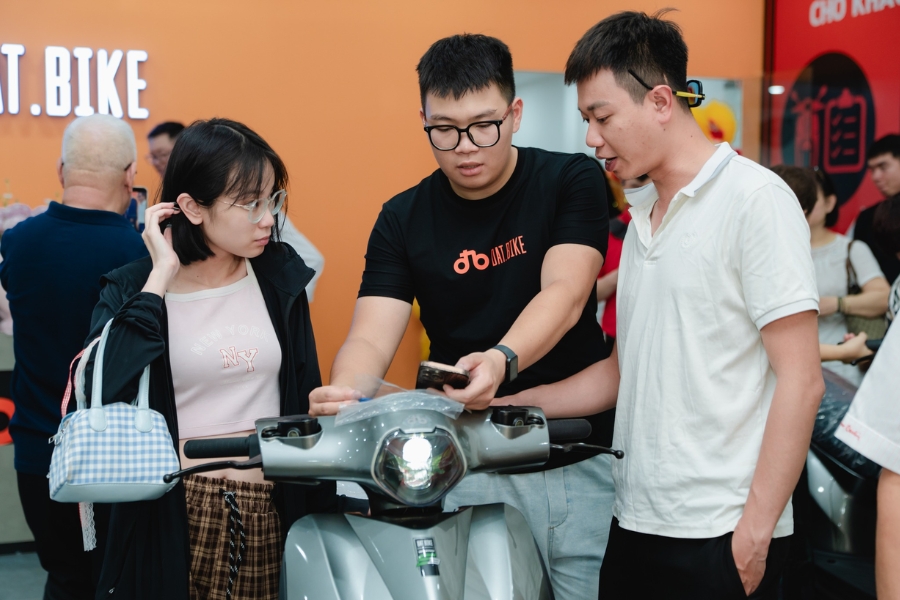 Xe máy điện siêu sạc phù hợp với người đi làm, sinh viên, shipper và gia đình cần sự tiện lợi