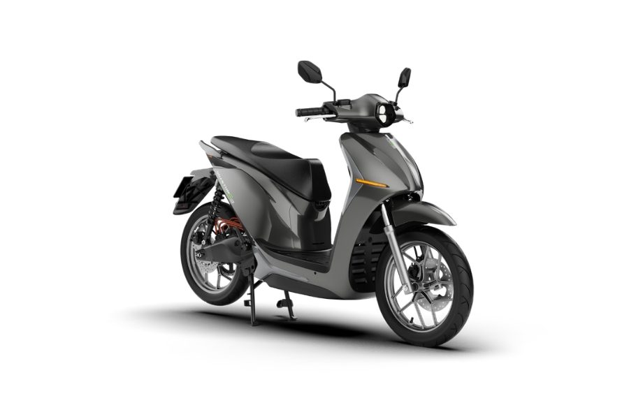 Quantum S1 là mẫu xe điện bền bỉ của Dat Bike, đi kèm bộ sạc 1.800W, nạp đầy chỉ trong 4 giờ
