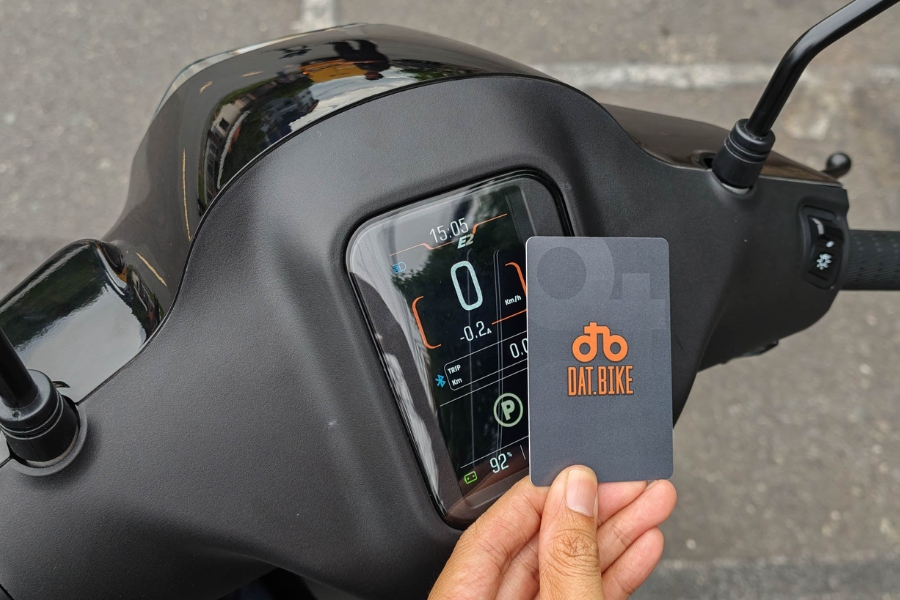 Các công nghệ thông minh như Hill Assist, Cruise Control và cập nhật OTA giúp xe thực dụng