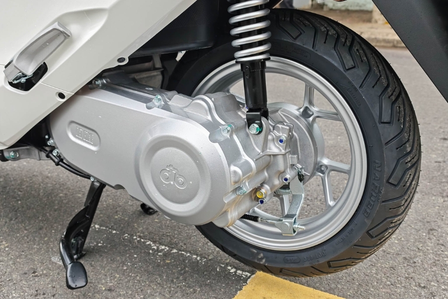Dat Bike Era E1 dùng động cơ đặt giữa 5kW mạnh mẽ, mượt mà và không dùng động cơ moay-ơ