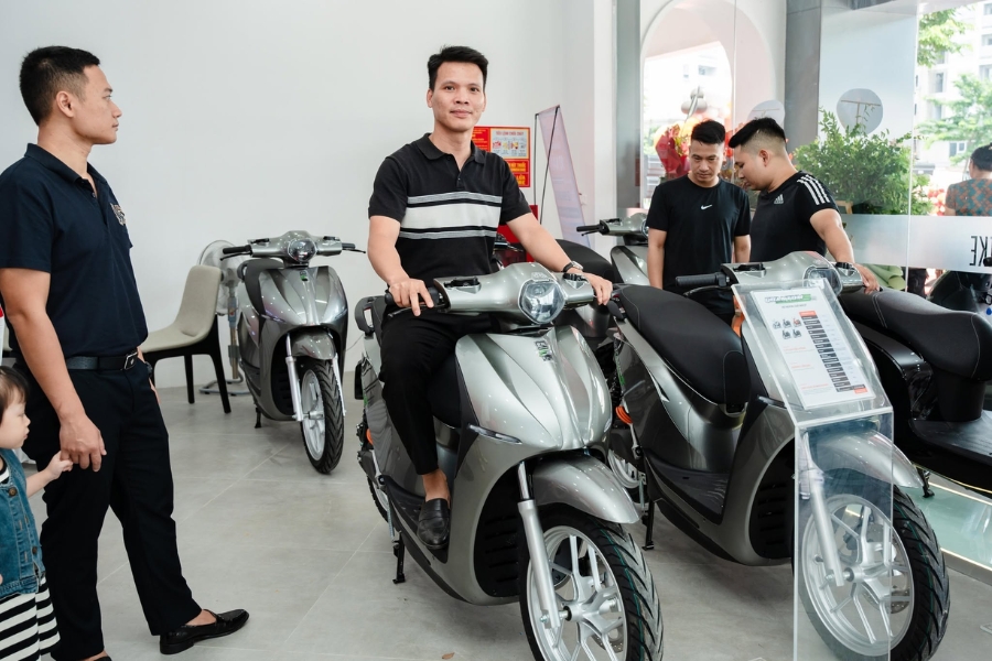 Tiêu chí đánh giá gồm pin lithium bền khung thép chịu lực động cơ chống nước và bảo hành