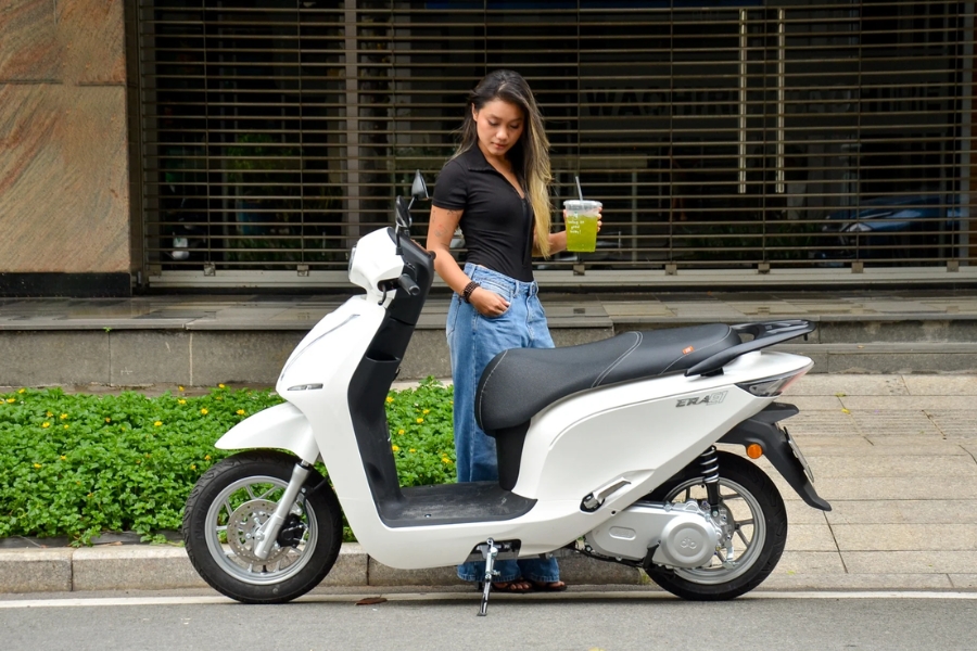 Dat Bike ERA E1 sạc nhanh Boost 15 phút, phanh CBS và bảng màu thời thượng cho phái đẹp