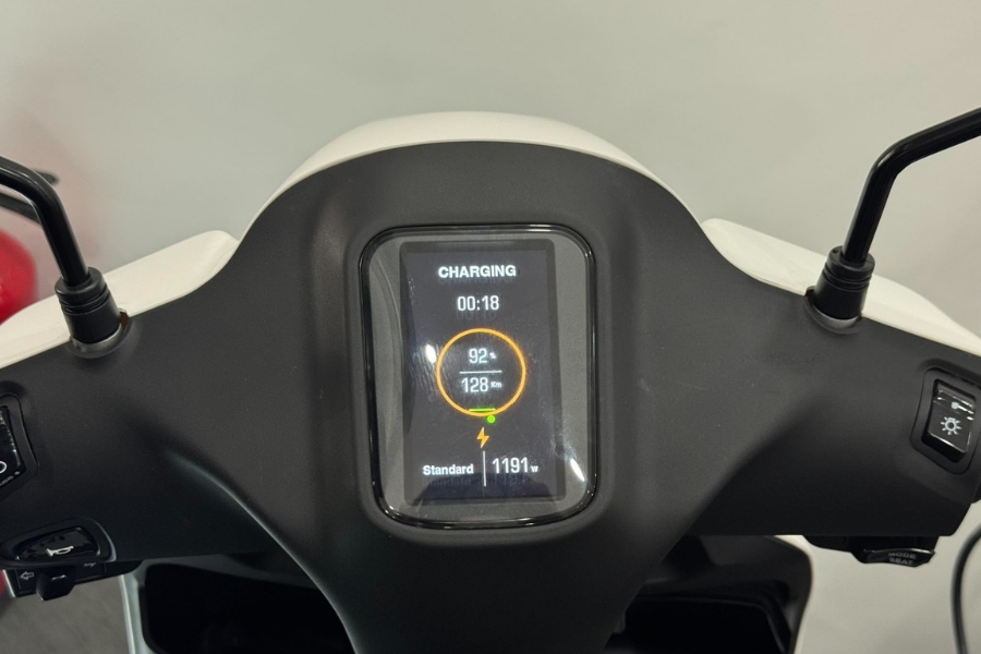 Quãng đường 200km giúp người dùng tự tin đi lại, gạt bỏ nỗi lo hết pin giữa đường