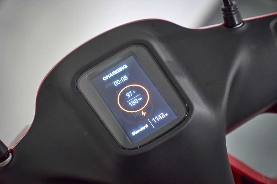 Pin thế hệ 6 dung lượng 4.3kWh cho phép Dat Bike Era di chuyển tới 200km mỗi lần