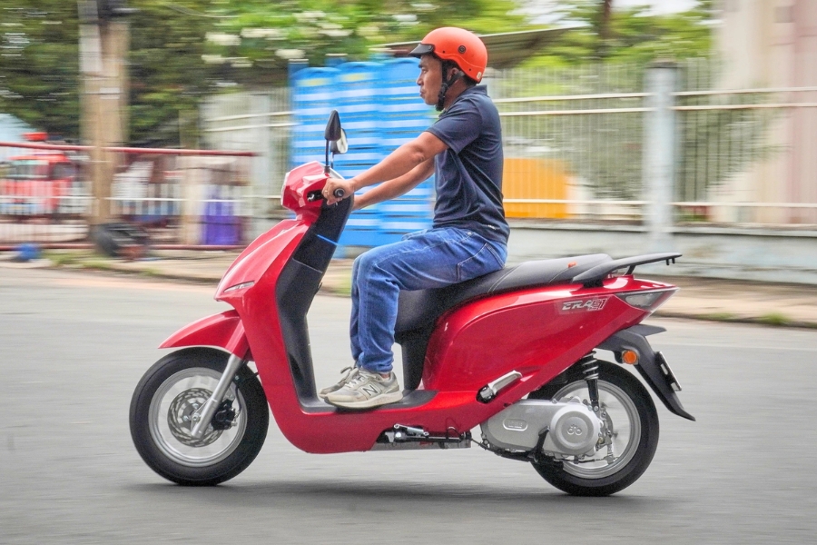 E1 tiện nghi với phanh CBS và chế độ sạc nhanh cực linh hoạt