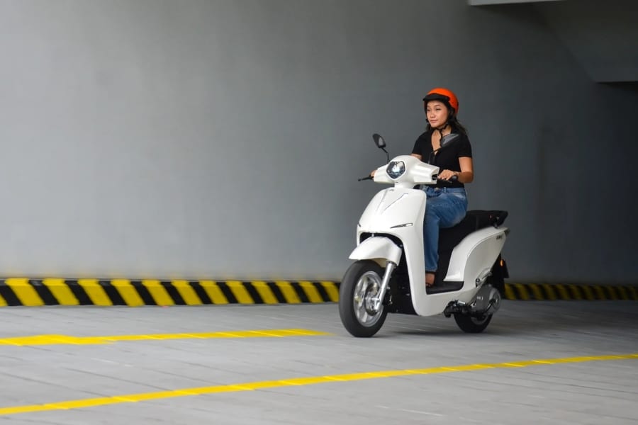 Phanh Regen thu hồi năng lượng khi dừng, giúp xe đi xa hơn và tiết kiệm chi phí bảo dưỡng Phanh Regen thu hồi năng lượng khi dừng, giúp xe đi xa hơn và tiết kiệm chi phí bảo dưỡng