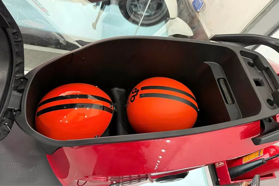 Era có cốp 50L, yên thấp 750mm và chạy 200km, rất tối ưu cho gia đình Việt