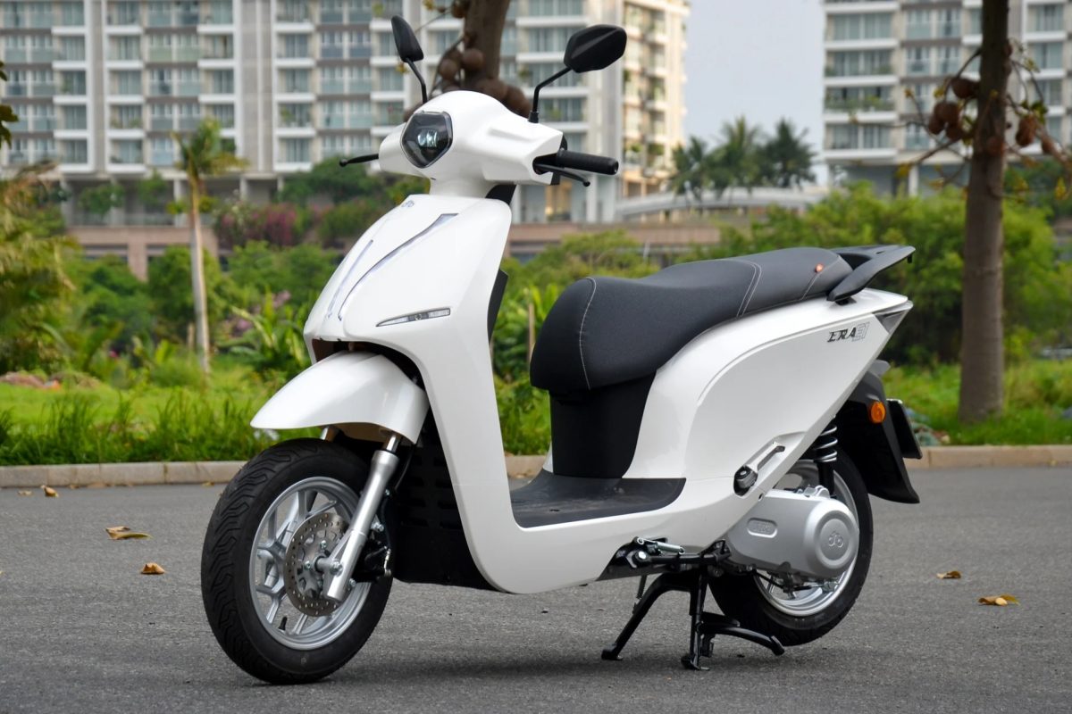 Xe máy điện Dat Bike Era sạc tại nhà có an toàn không? Có lo cháy nổ?