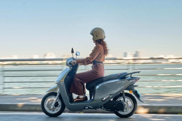 So sánh Dat Bike Era cùng với một số mẫu xe máy điện khác cùng phân khúc